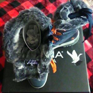 Santa Canada womans boots